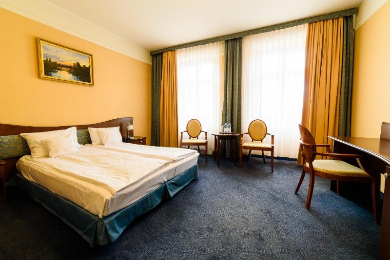 Double Room image 2