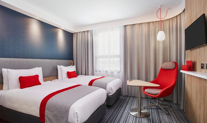 Standard Twin Room with Free Hot Breakfast image 4