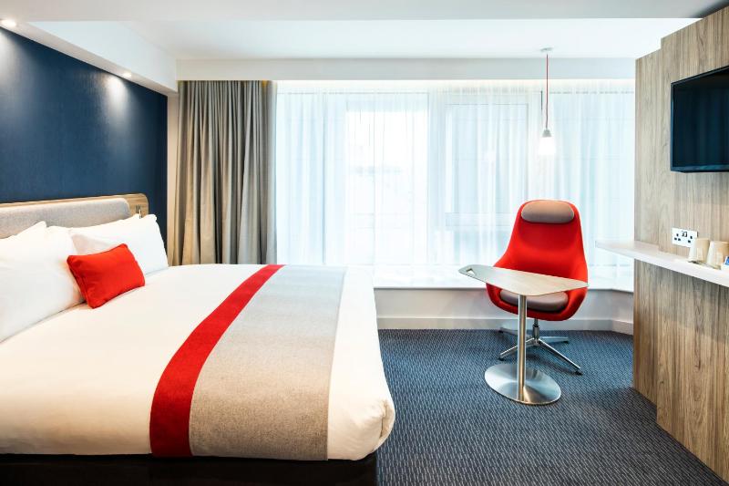 Standard Double Room with Single Sofa Bed and Free Hot Breakfast image 3