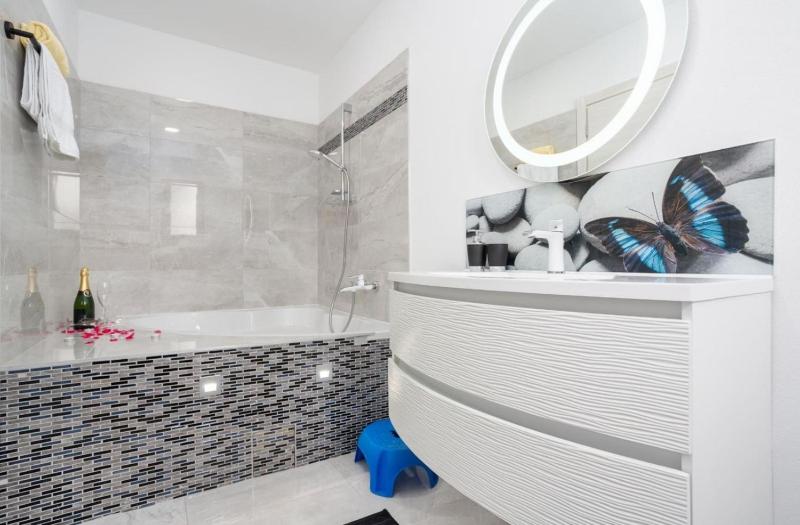 Luxury Villa Ivy - image 12
