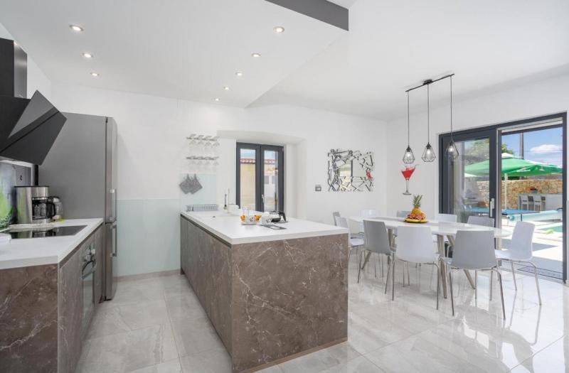 Luxury Villa Ivy - image 13