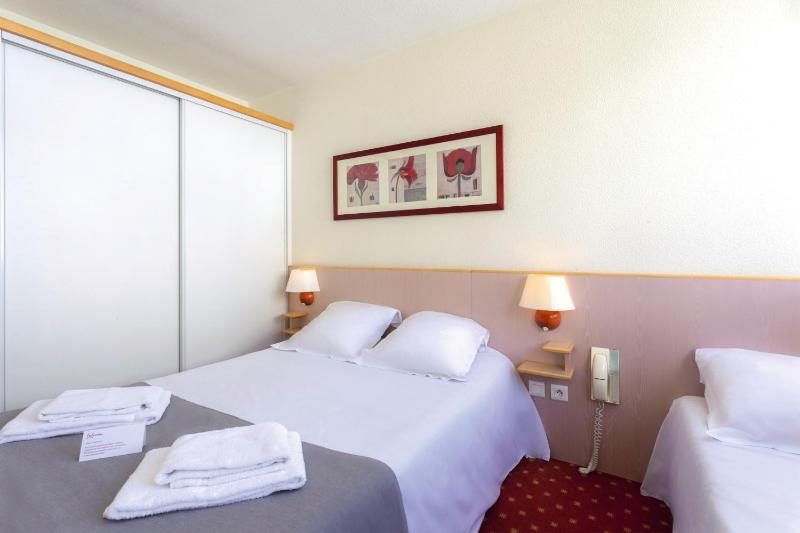 Standard Triple Room image 1