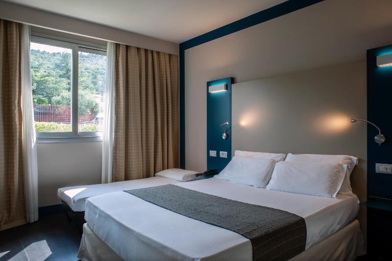 Executive Triple Room image 1