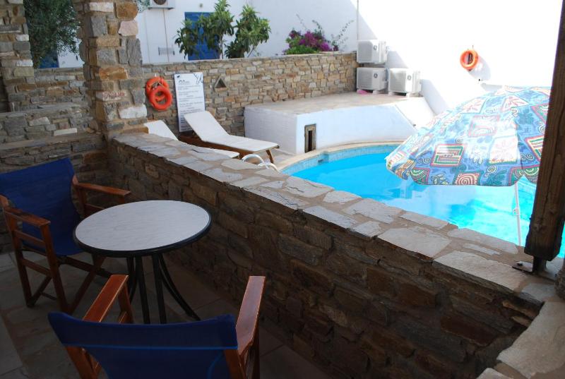 Studio with Pool View image 1