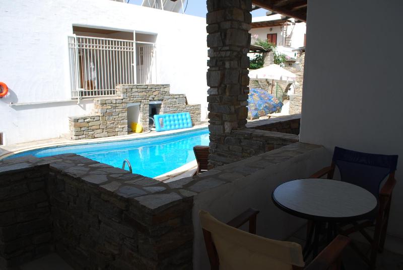 Studio with Pool View image 3