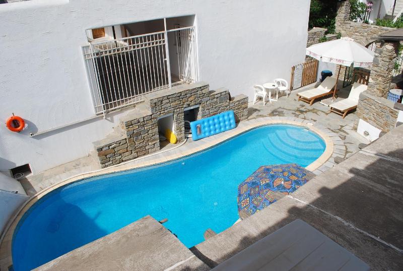 Studio with Pool View image 2
