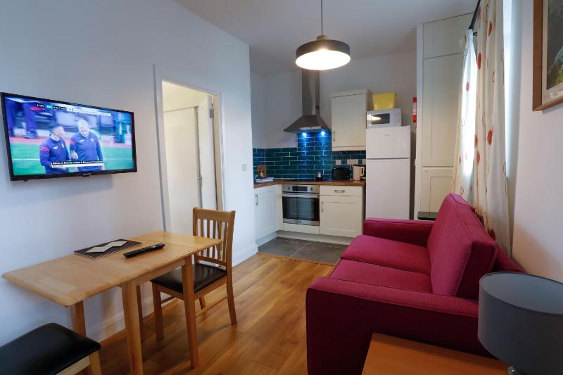 One-Bedroom Apartment image 3