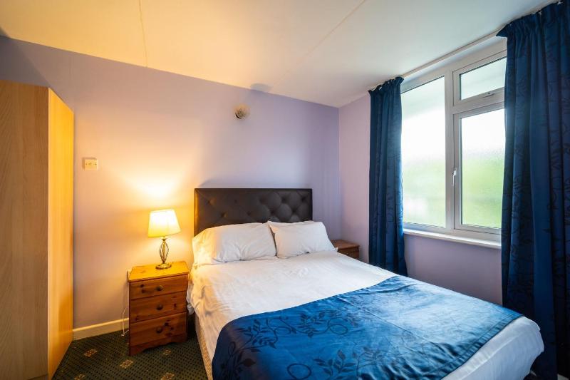 Three-Bedroom Apartment image 4