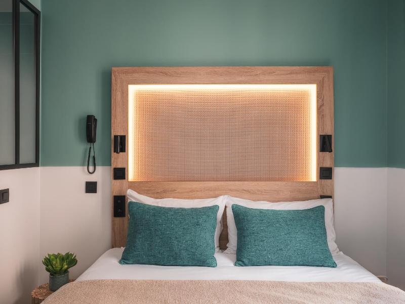 Standard Double Room with Sofa Bed image 4