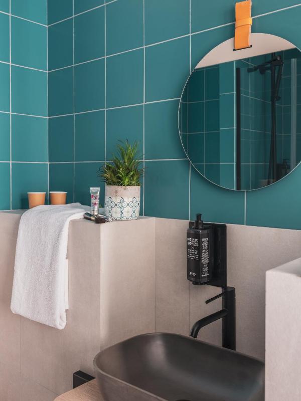 Standard Twin Room image 3