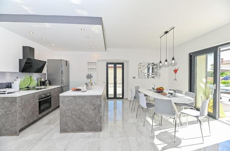 Luxury Villa Ivy - image 34