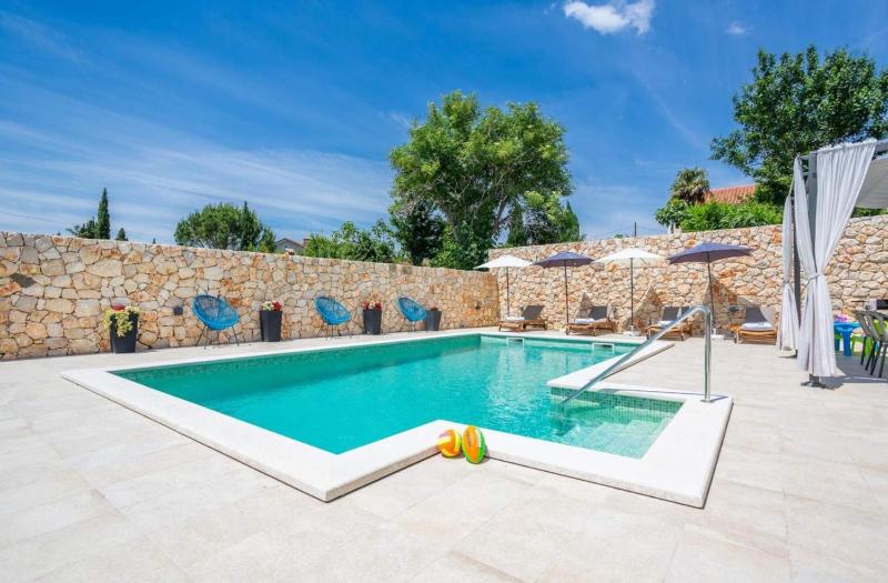 Luxury Villa Ivy - image 8