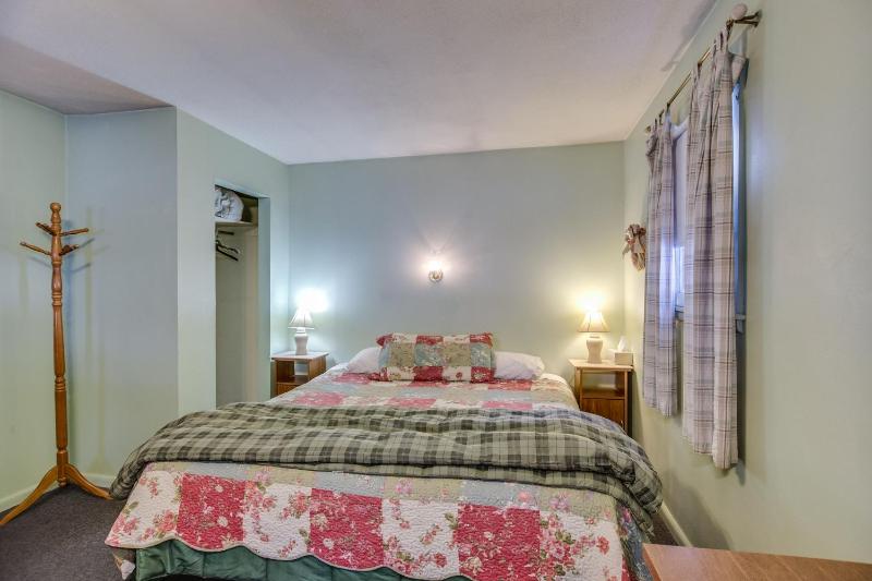 Studio Cabin with King bed image 3