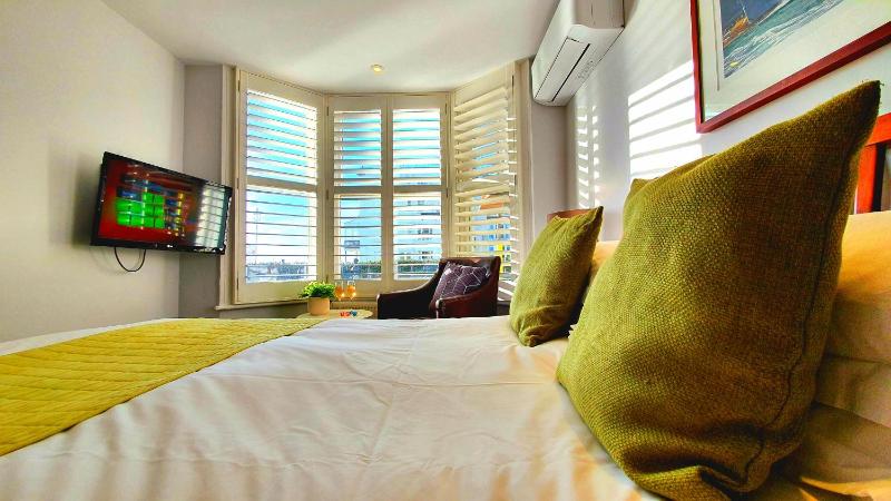 Double Room - Ground Floor with Sea View image 3