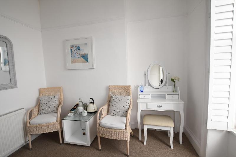 Deluxe King Room image 2