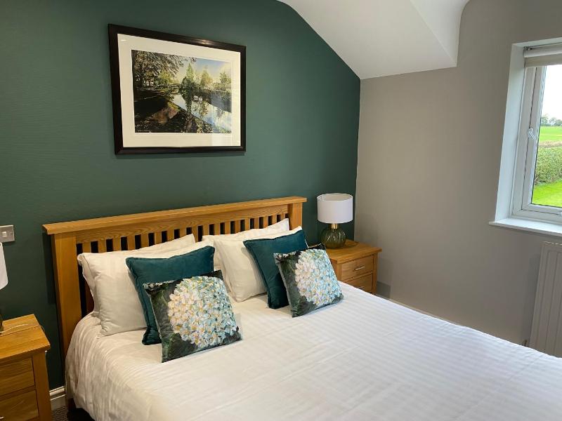 Double Room image 3