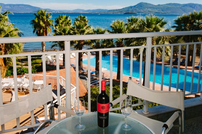 Double Room with Sea View image 4