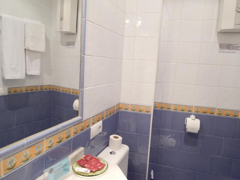 Double or Twin Room image 4