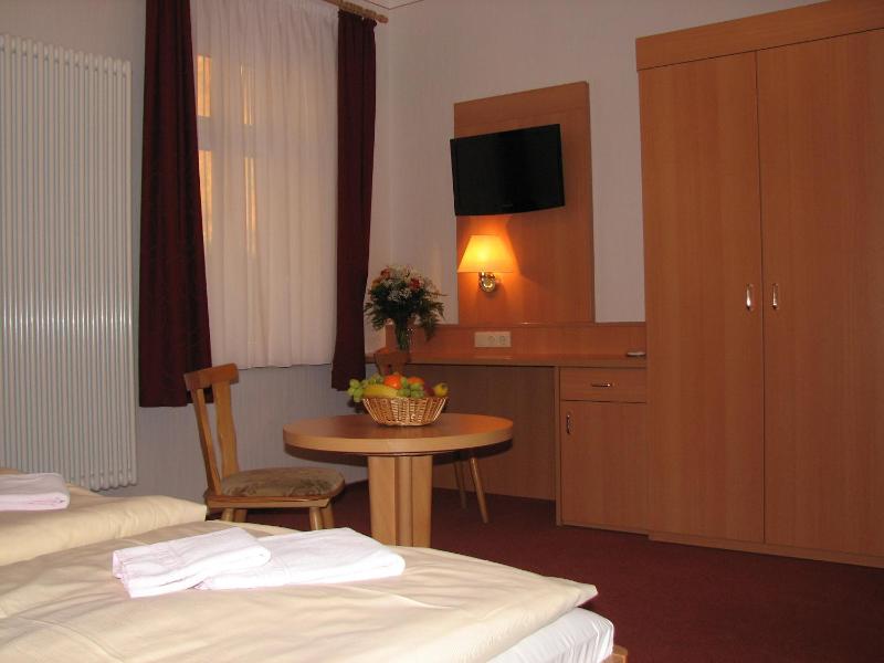 Double Room image 4
