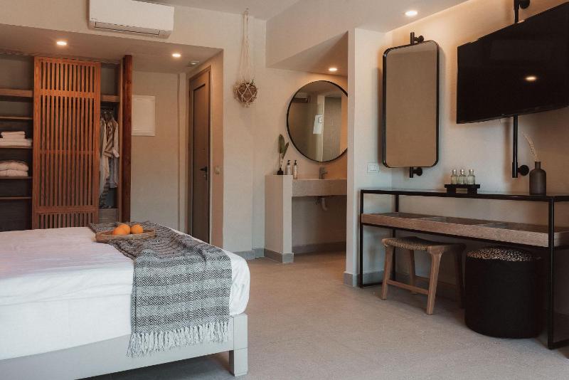 Junior Suite with Private Pool image 3