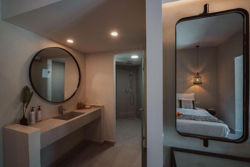 Superior Double Room with Private Pool image 2