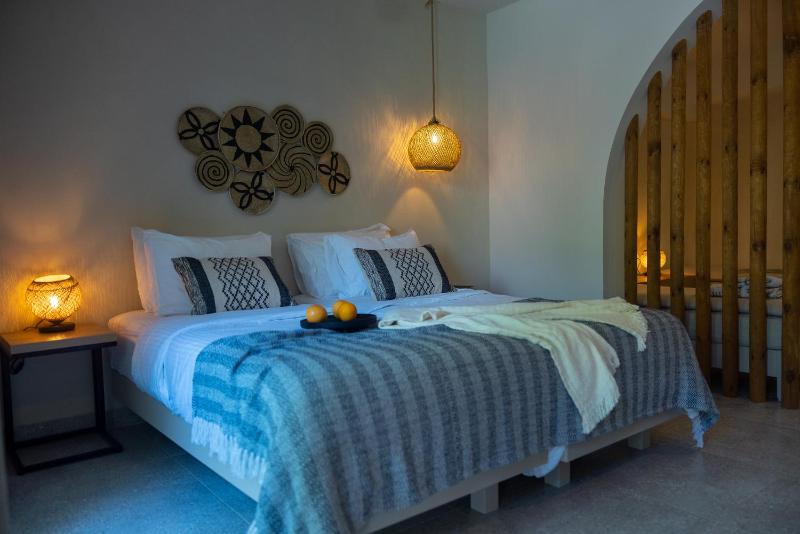 Junior Suite with Garden View image 2