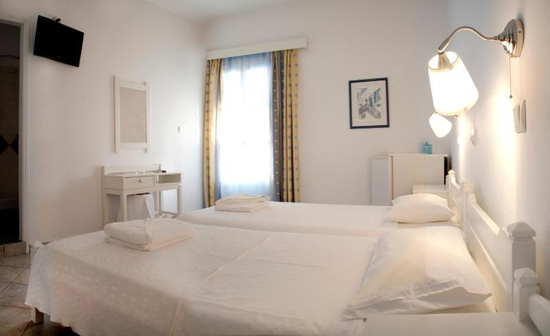 Double or Twin Room with Partial Sea View image 3