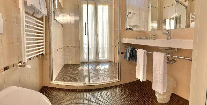 Prestige Twin Room with Lake View image 3