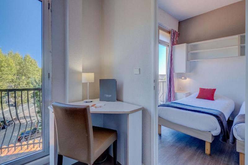 Superior Twin Room image 2