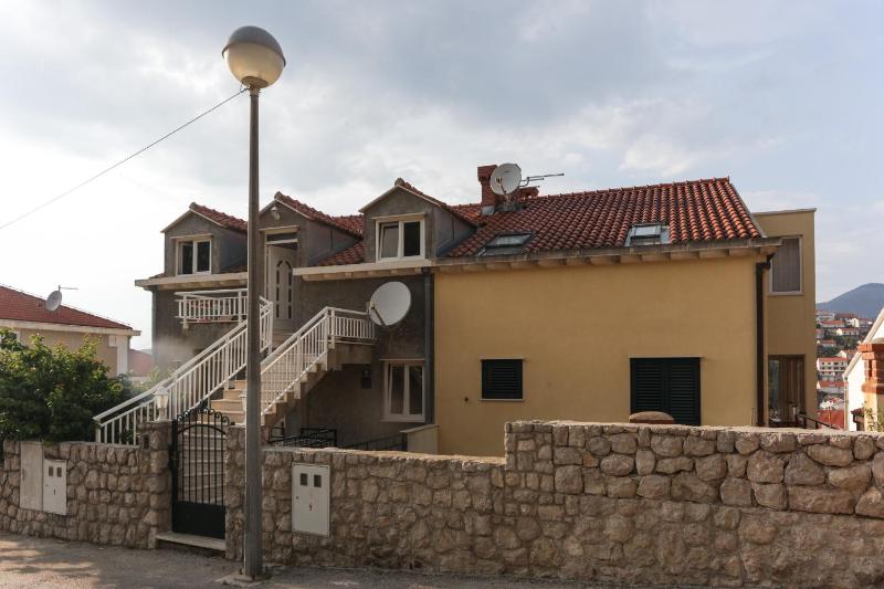One Bedroom Apartment with Balcony and Sea View image 2