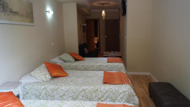 Quadruple Room with Private Bathroom image 3