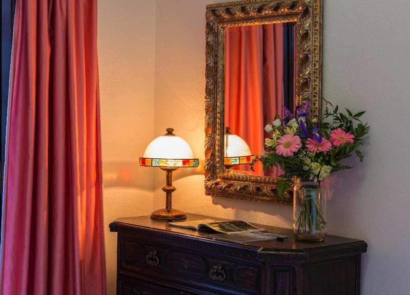 Family Room (2 Adults + 2 Children) image 2