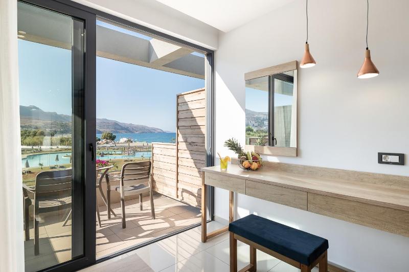 Standard Double Room with Side View image 4