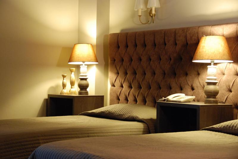 Superior Twin Room image 4
