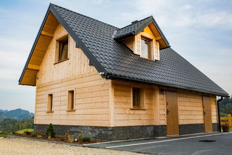 Three-Bedroom Townhouse image 2