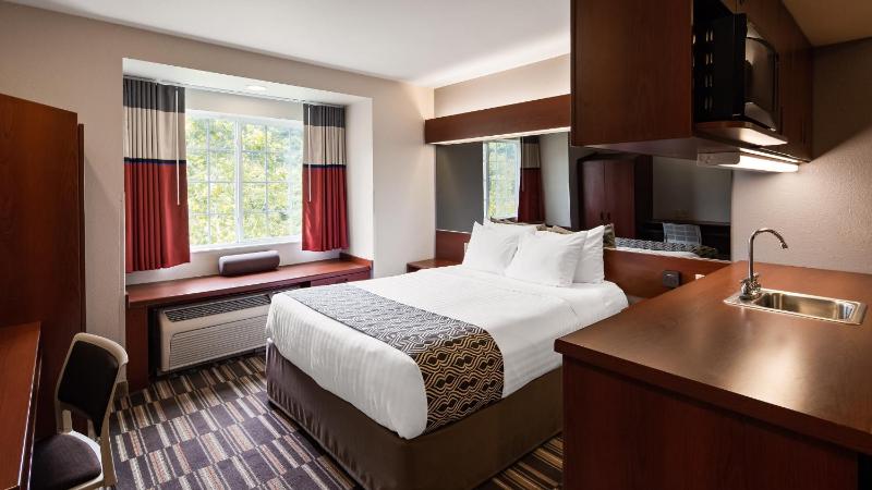 Accessible Queen Suite image 2