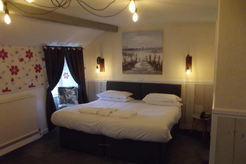 Superior Double or Twin Room image 4