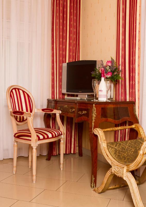 Double Room image 1