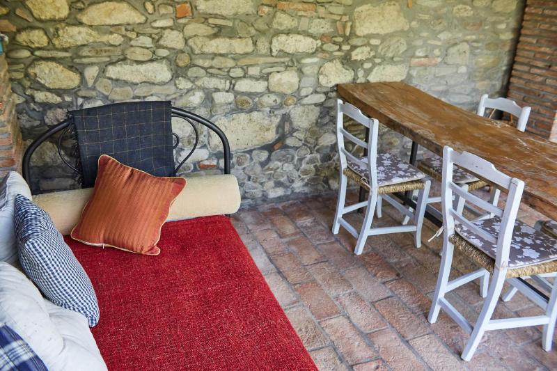 One-Bedroom Apartment image 3