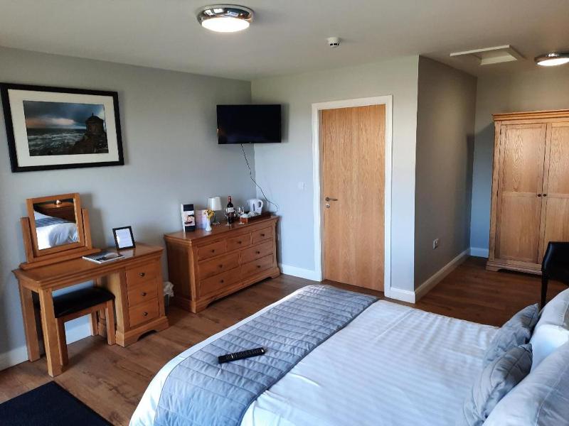 Standard Double Room image 3