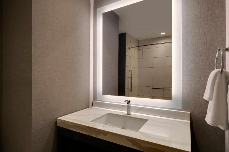 Studio Suite with Two Queen Beds, Sofa Bed and Kitchen image 2