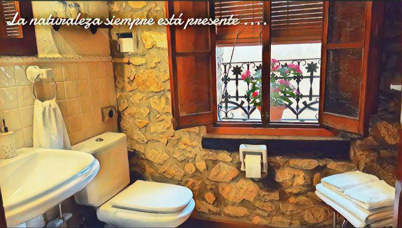 Double Room with Balcony image 4