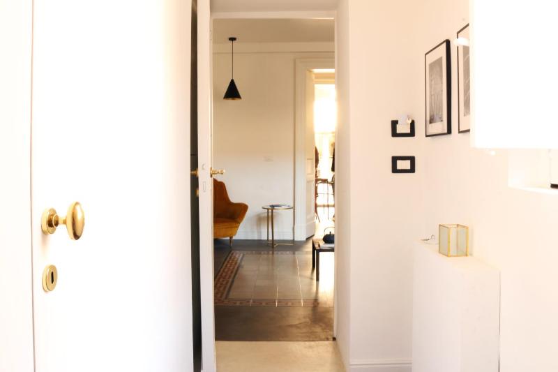 Gorgeous flat with Opera view - image 29