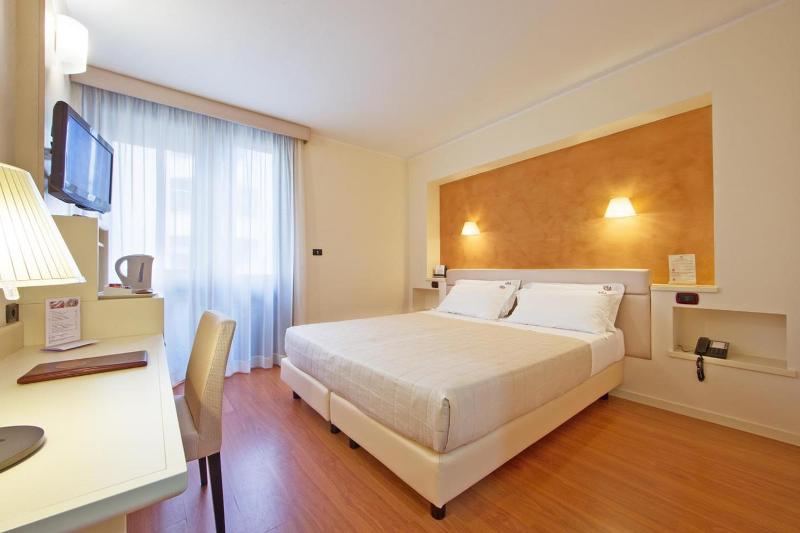 Double Room image 1