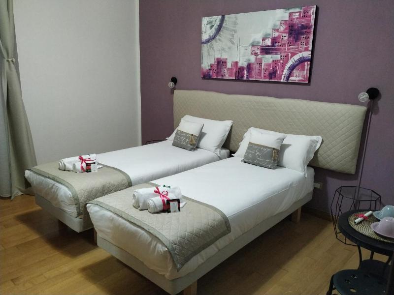 Double or Twin Room with Private Bathroom image 3
