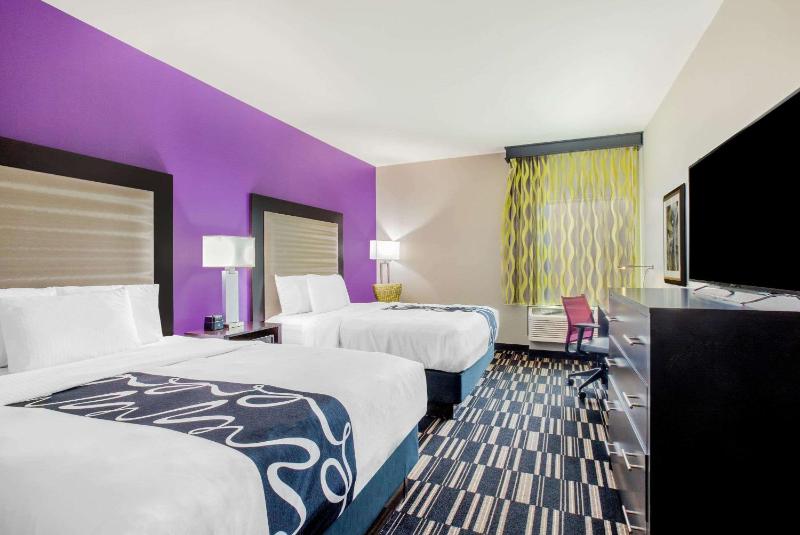 Deluxe Queen Room with Two Queen Beds image 2