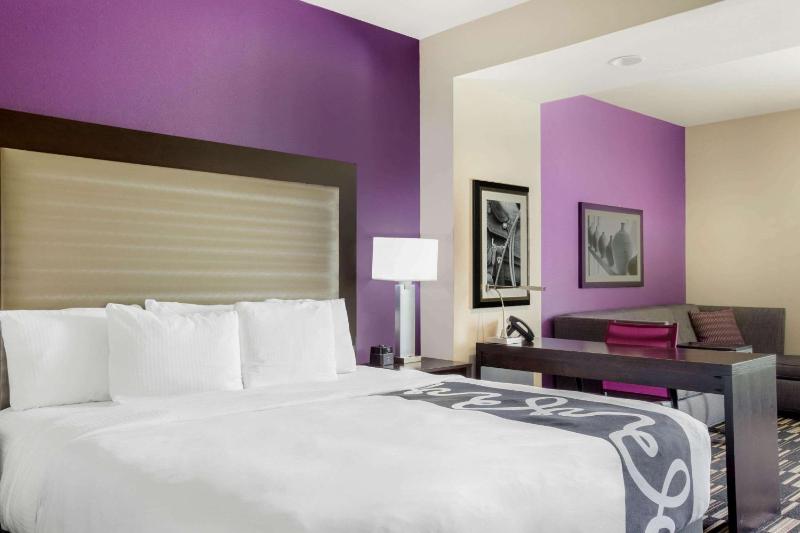 Executive King Room image 3