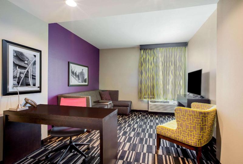 Executive King Room image 2