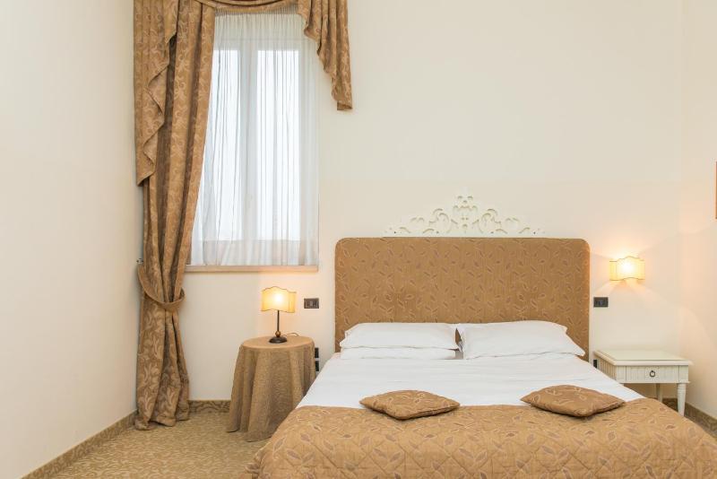 Standard Double or Twin Room image 1