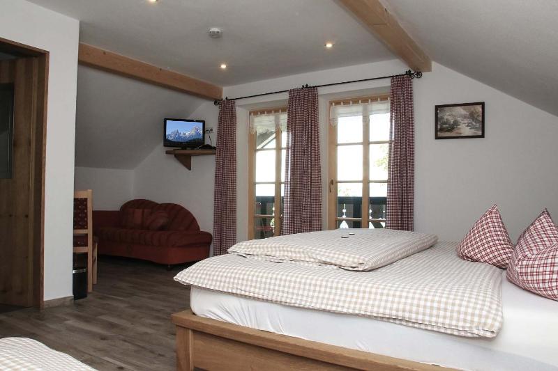 Double Room with Balcony image 3